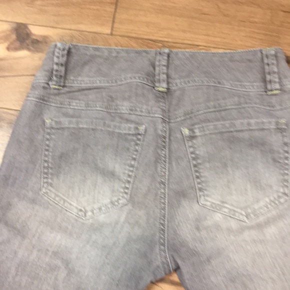 Gray CAbi jeans - Picture 3 of 5